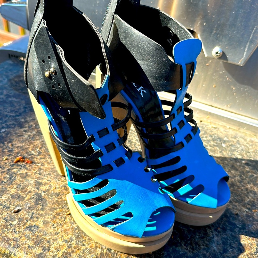 Brand new Beautiful Blue high heels